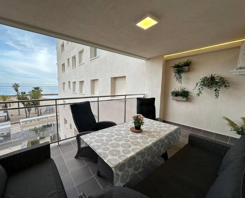 Cunit, Front Line With Sea View Διαμέρισμα Εξωτερικό φωτογραφία